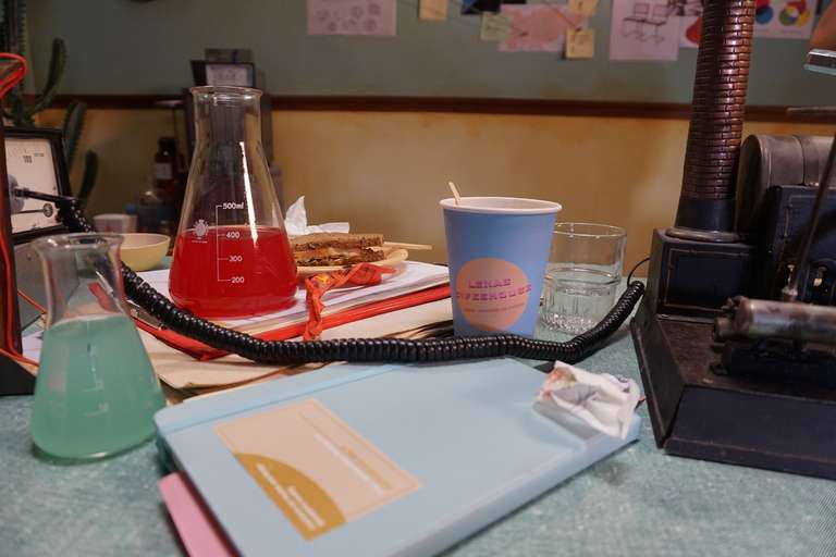 Detail desk